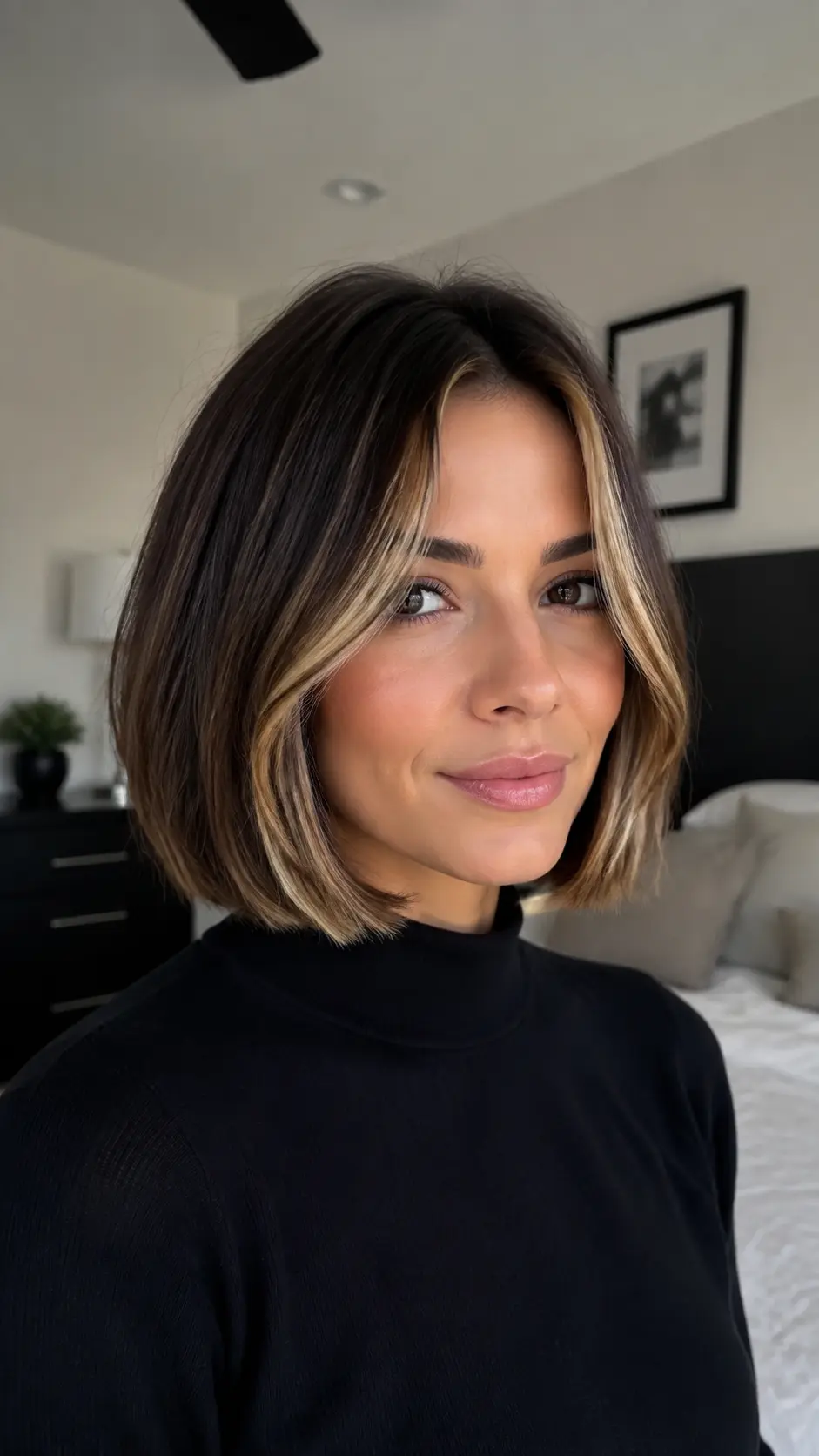 Brunette bob with blonde money piece