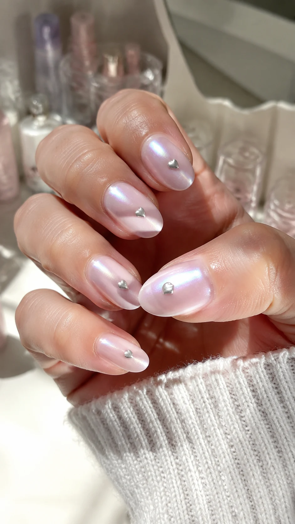 Pearl glazed simple Y2K nails with chrome hearts